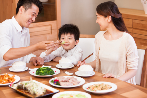 小孩不爱吃饭怎么办？宝妈宝爸的实用指南及儿童营养食谱建议